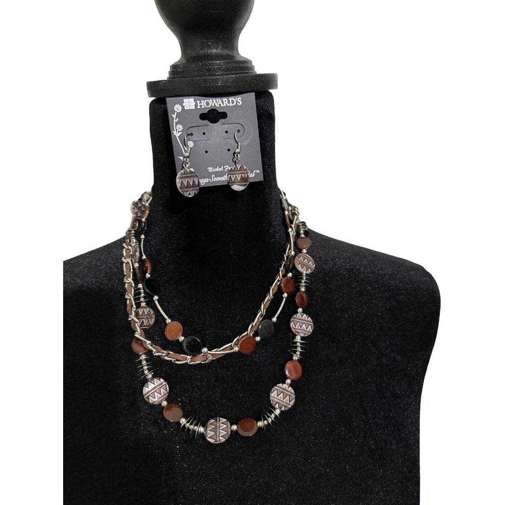 Howard earrings and necklace set